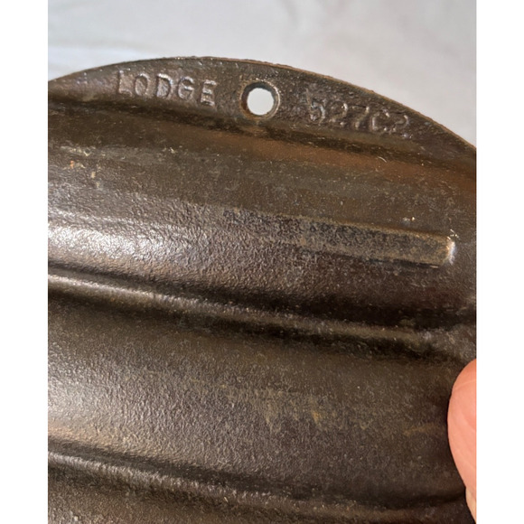 Vintage Lodge Cast Iron 527C2 - 5 Stick Corn Cob Cornbread Muffin Mold Pan 1960s - Picture 6 of 12